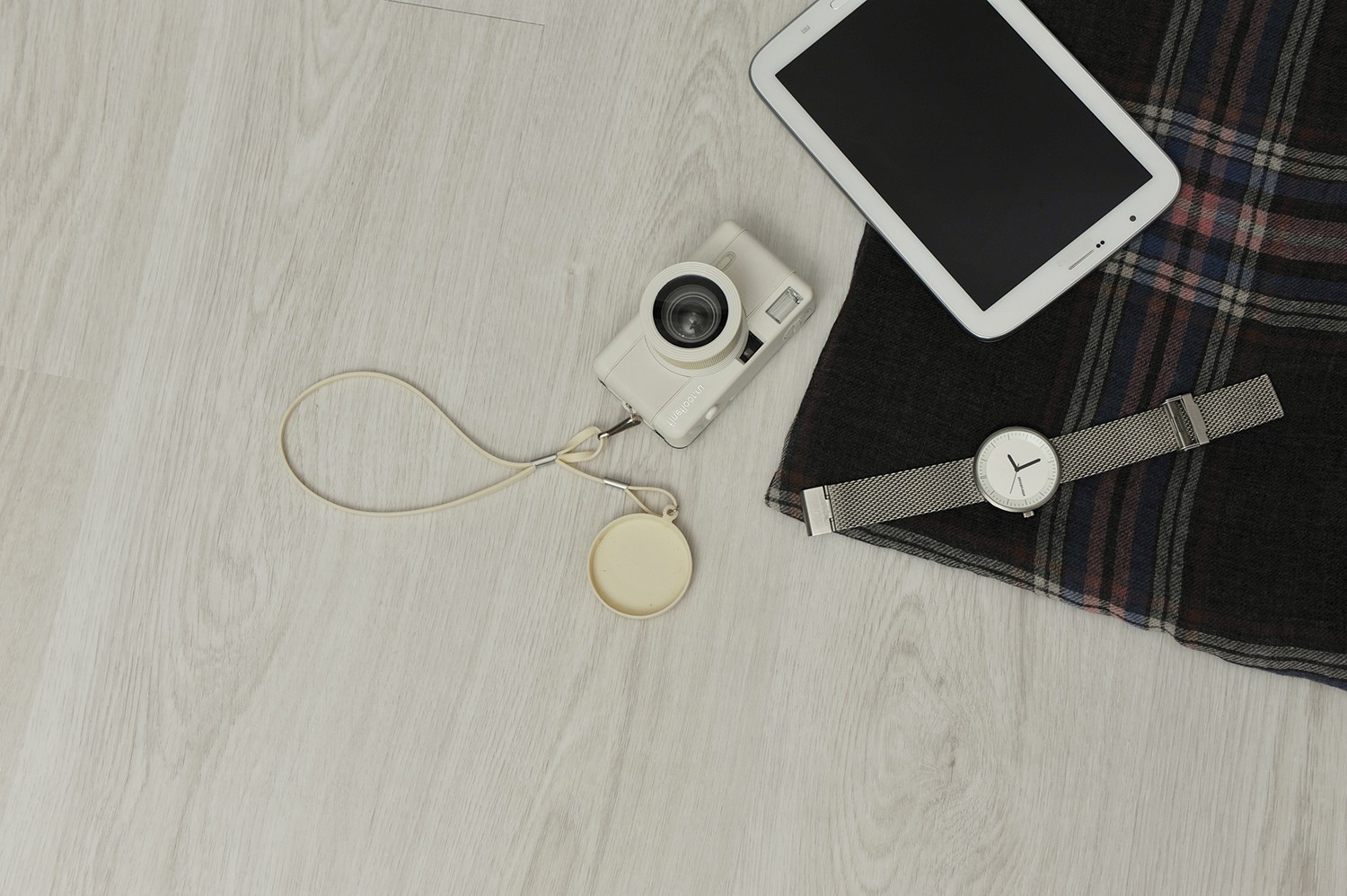 Кварцвиниловая плитка FineFloor замковая Light Дуб Безье FF-1325 1314×190×3,6 фото в интерьере Кварцвиниловая плитка FineFloor замковая Light Дуб Безье FF-1325 1314×190×3,6 фото в интерьере